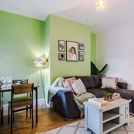 Feriehus Stylish 3 Bedroom - Free Parking, Smart Tv, Sleeps 8 Manchester