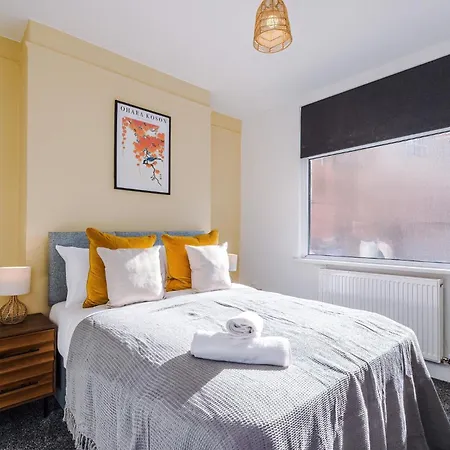 Stylish 3 Bedroom - Free Parking, Smart Tv, Sleeps 8 * Manchester