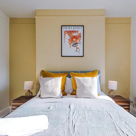 Stylish 3 Bedroom - Free Parking, Smart Tv, Sleeps 8 * Manchester