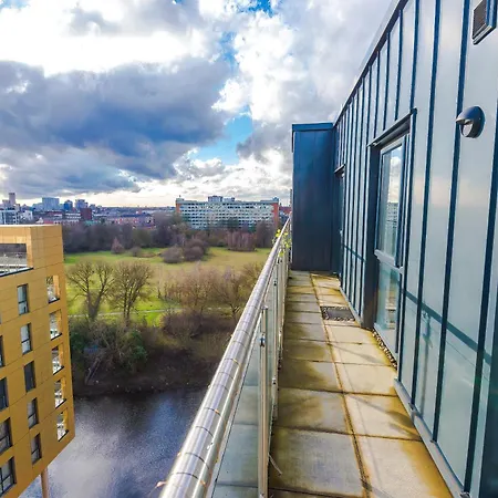 Apartman 2 Bedroom Penthouse With Balcony By Host A *