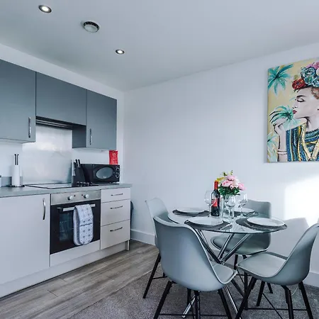Apartman 2 Bedroom Penthouse With Balcony By Host A Manchester