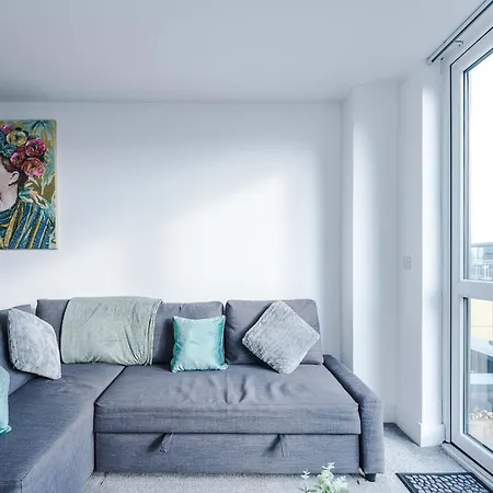 Apartman 2 Bedroom Penthouse With Balcony By Host A