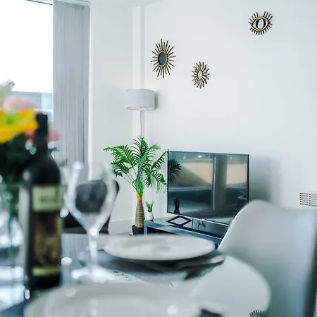 2 Bedroom Penthouse With Balcony By Host A Manchester