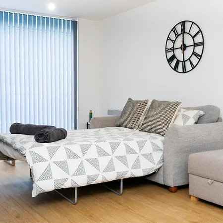 Elegant 1-bed By Victoria Stn & Ao Arena-sleeps 4