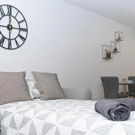 شقة Elegant 1-bed By Victoria Stn & Ao Arena-sleeps 4 مانشستر