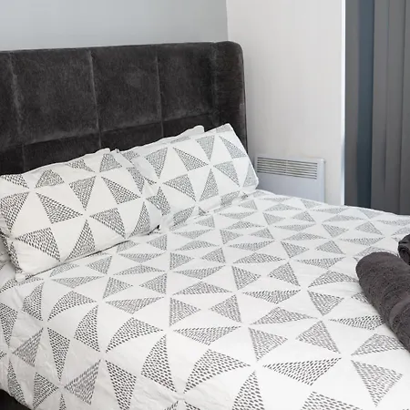 شقة Elegant 1-bed By Victoria Stn & Ao Arena-sleeps 4