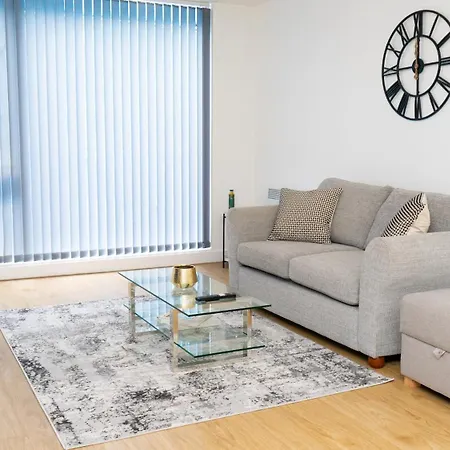 Elegant 1-bed By Victoria Stn & Ao Arena-sleeps 4