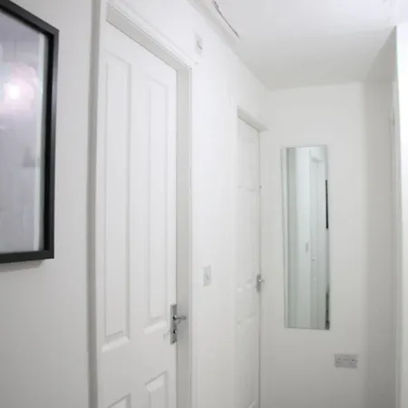 Group Sleeps 7 Contractors And Family Manchester