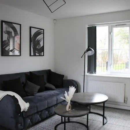 Group Sleeps 7 Contractors And Family Semesterbostad Manchester