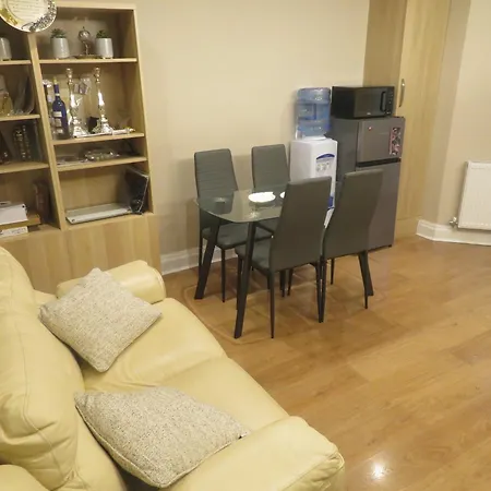 Kosher Flat In The Heart Of Salford Surounded With Beautiful Parkss Manchester