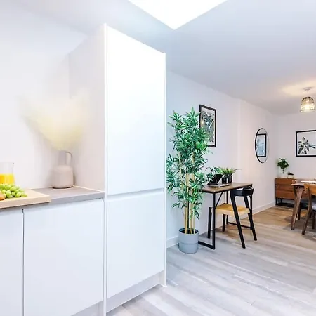 Apartment New Trafford Loft - Free Parking *
