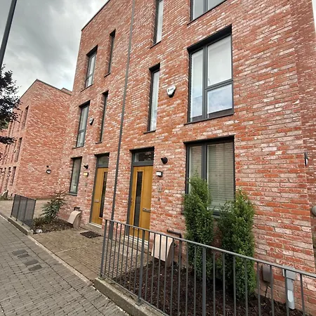 Town House In Greater - Hot Tub - Roof Terrace Manchester
