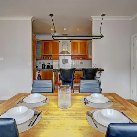 Spacious Penthouse Pass The Keys Апартаменты *
