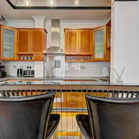 Spacious Penthouse Pass The Keys Апартаменты