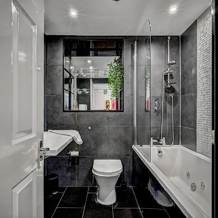 Апартаменты Spacious Penthouse Pass The Keys Манчестер