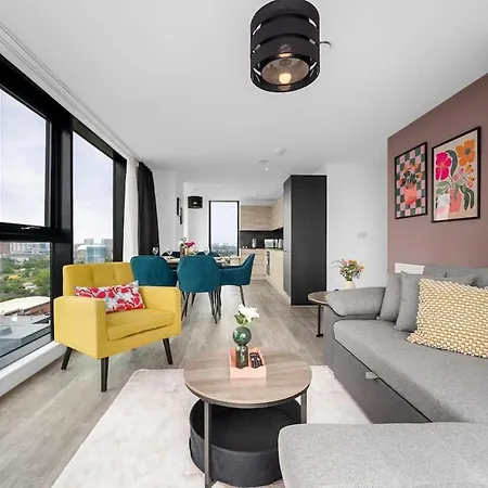Skyline Old Trafford Flat By Superhost Daire Manchester