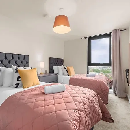 Skyline Old Trafford Flat By Superhost