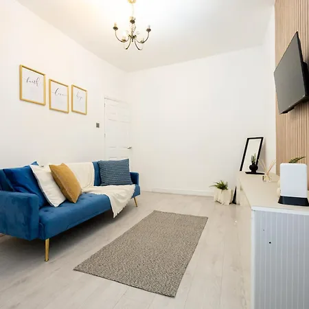 Cozy And Spacious Rest Work And Retreat In * Manchester