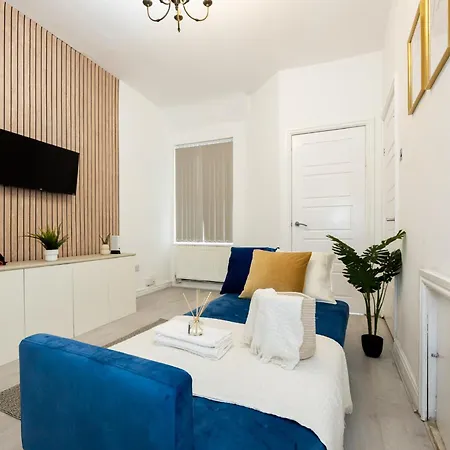 Cozy And Spacious Rest Work And Retreat In * Manchester
