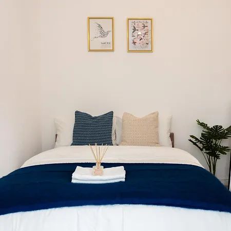 Cozy And Spacious Rest Work And Retreat In * Manchester