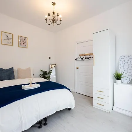 Cozy Spacious Home, Rest Retreat In Style, Free Parking And Wifi Manchester