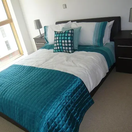 2 Bedroom Centre Dec Манчестер