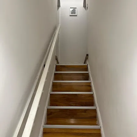 Апартаменты Affordable 2 Bedroom Close To Coop Live And Etihad Stadium Манчестер