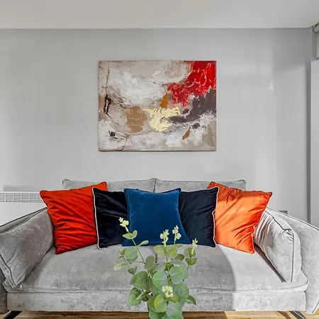 Beautiful Luxury By Media & Man Utd - Pass The Keys * Manchester