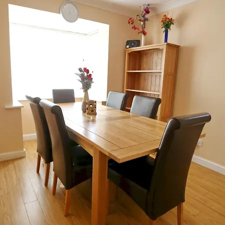 Base For 4 Bed-garden-free Parking - Pass The Keys Manchester