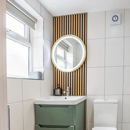 Beautiful Flat - Great Location - Perfect For Long 公寓 *