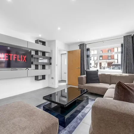 Sleeps 6 By Superhost * Manchester