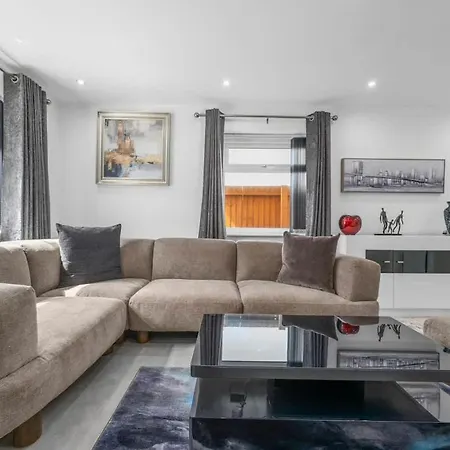 Sleeps 6 By Superhost Nyaraló *