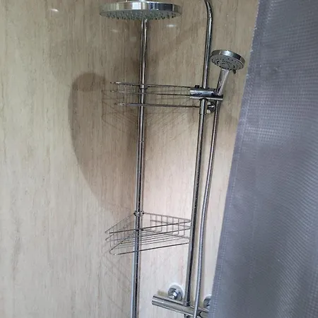 1 Bed Flat In Near Centre