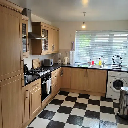 1 Bed Flat In Near Centre