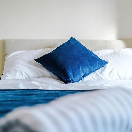 Spacious 3-bed With Free Parking And Near Centre マンチェスター