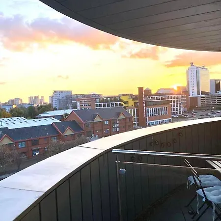 High-rise 2bed With Balcony And Water View