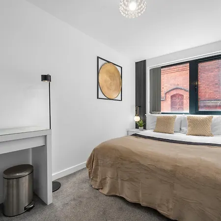 New Listing - Wilmslow Road Haven Sleeps 4 - Perfect For Short & Long * Manchester