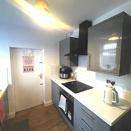 Гостевой дом Comfort Near Salford Uni- Samson Plab Манчестер