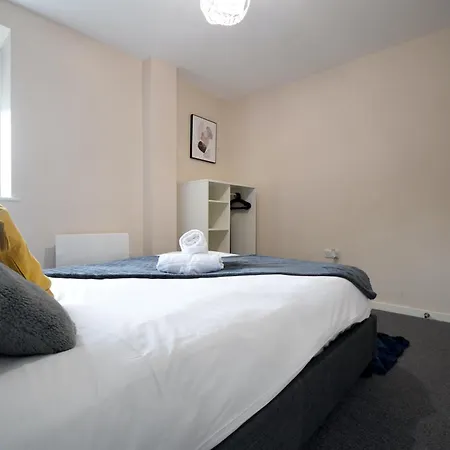Sandringham Ground Floor Dbl Bed & Parking Appartement Manchester