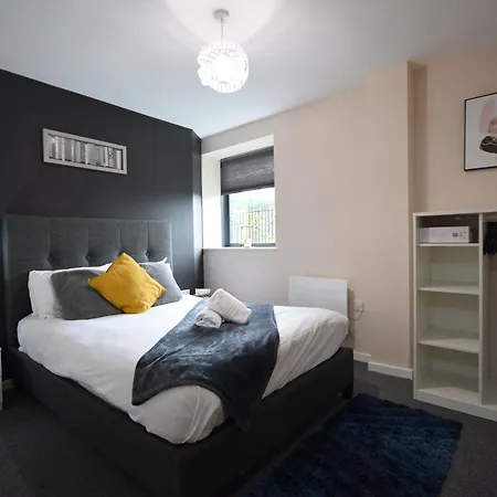 Sandringham Ground Floor Dbl Bed & Parking Appartement Manchester