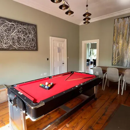 Manchesters Ultimate House - Hot Tub - Sleeps 22! * Manchester