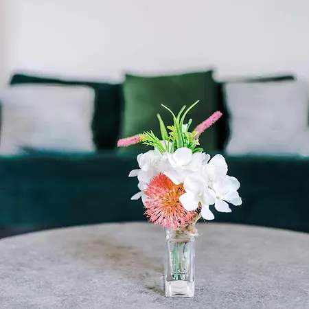 Modern 2 Bed With Balcony By Host A