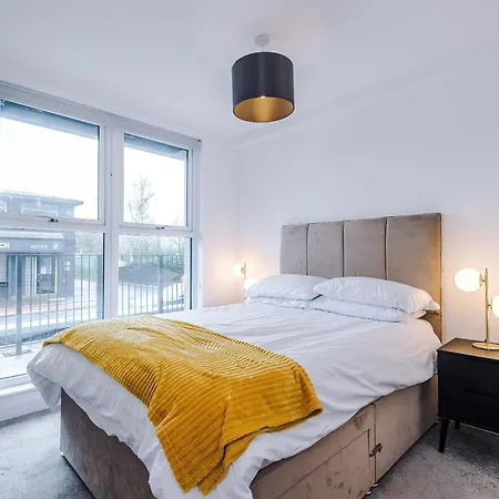 Modern 2 Bed With Balcony By Host A マンチェスター