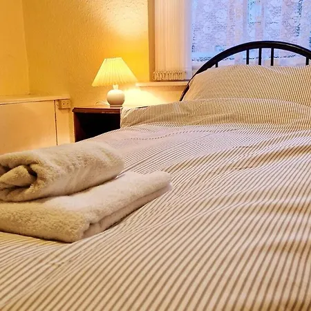 Nyaraló Tallis House, Sleeps 5, Near Centre, Free Parking, Long Or Short - By Nmb Manchester