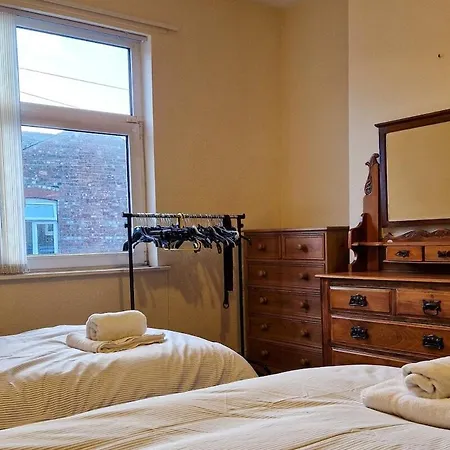 Nyaraló Tallis House, Sleeps 5, Near Centre, Free Parking, Long Or Short - By Nmb *