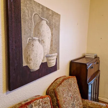 Tallis House, Sleeps 5, Near Centre, Free Parking, Long Or Short - By Nmb