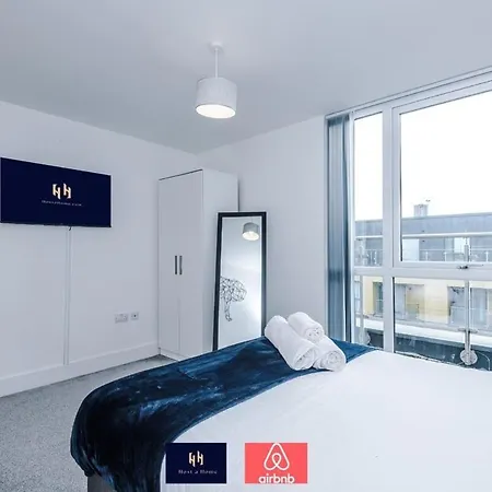 2 Bedroom Penthouse With Balcony By Host A *