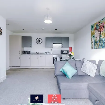 2 Bedroom Penthouse With Balcony By Host A *