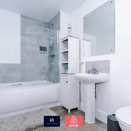 Apartman 2 Bedroom Penthouse With Balcony By Host A