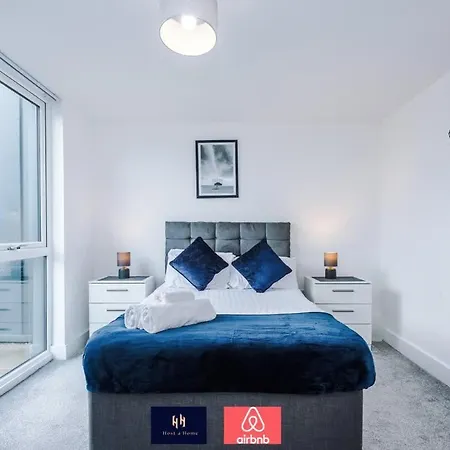 2 Bedroom Penthouse With Balcony By Host A Manchester